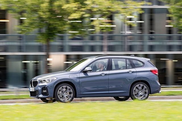Der BMW X1 xDrive25e ist 4,45 Meter lang