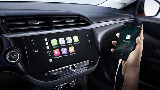 Die Einbindung des Smartphones via Apple CarPlay und Android Auto klappt bei beiden