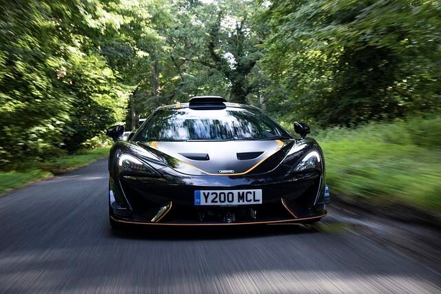 Nach weniger als drei Sekunden erreicht der McLaren 620R aus dem Stand 100 km/h