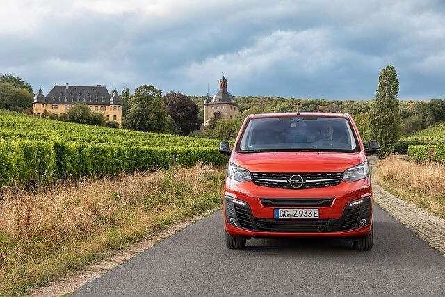 Räumt man die Sitze aus, wird auch der Zafira-e zum Nutzfahrzeug mit Laderaumvolumina von 3,6, 4,2 oder 4,9 Kubikmetern
