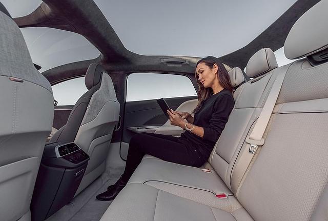 Die durchgehende Rückbank ist im Lucid Motors Air eine der Optionen