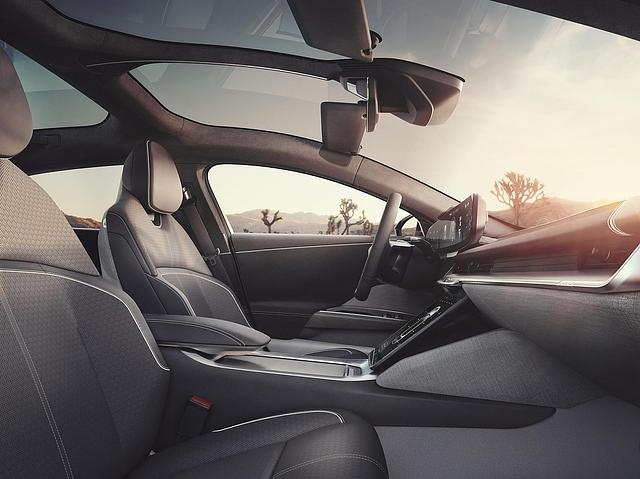 Der Innenraum im Lucid Motors Air erscheint hell und luftig