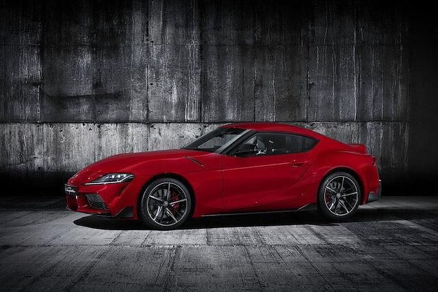 <h2 class='text-lg font-medium md:text-xl md:font-semibold'>Platz 10: Toyota GR Supra </h2><p class="MsoNormal" style="margin: 0cm 0cm 0.0001pt; font-size: medium; font-family: Calibri, sans-serif; caret-color: #000000; color: #000000;"><a title="Tests & Erfahrungen mit dem Toyota Supra" href="https://www.autoplenum.de/auto/toyota/supra/coupe-2018/gr-340-ps" target="_blank" rel="noopener">Hier geht es zu den Tests & Erfahrungen mit dem Toyota Supra</a></p>
<p class="MsoNormal" style="margin: 0cm 0cm 0.0001pt; font-size: medium; font-family: Calibri, sans-serif; caret-color: #000000; color: #000000;">&nbsp;</p>
<p class="MsoNormal" style="margin: 0cm 0cm 0.0001pt; font-size: medium; font-family: Calibri, sans-serif; caret-color: #000000; color: #000000;">Der neue Toyota Supra, der aus einer Kooperation mit BMW entstanden ist, soll spa&szlig;versprechende 340 PS haben und in nur 4,6 Sekunden das Tempo 100 erreichen. Die Premiere feierte er im Januar. Bestellungen nimmt Toyota bereits entgegen, jedoch kann es bis zur Auslieferung noch etwas l&auml;nger dauern. Der Einstiegspreis soll bei etwa 62.900 Euro liegen.&nbsp;</p>
<p class="MsoNormal" style="margin: 0cm 0cm 0.0001pt; font-size: medium; font-family: Calibri, sans-serif; caret-color: #000000; color: #000000;">&nbsp;</p>
<p class="MsoNormal" style="margin: 0cm 0cm 0.0001pt; font-size: medium; font-family: Calibri, sans-serif; caret-color: #000000; color: #000000;">&nbsp;</p>