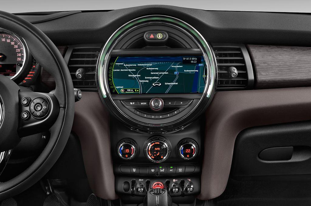 MINI MINI (Baujahr 2015) Cooper 5 Türen Mittelkonsole