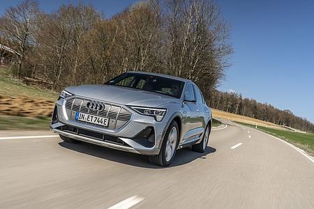 Audi e-tron Sportback 55 quattro - Kleider machen Leute