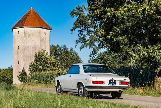 Ein energischer Dreh am Zündschlüssel erweckt unseren Wankel im Mazda Luce zum Leben