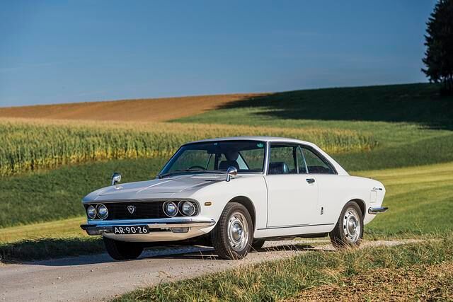 Der Mazda Luce ist ebenfalls ein Coupé
