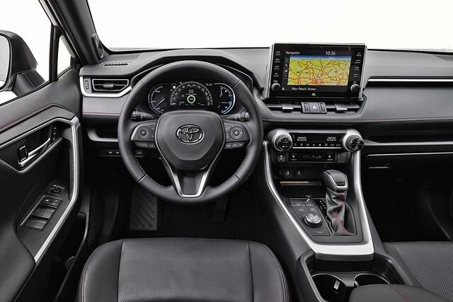 Mit Technik- und Style-Paket bietet der RAV4 Plug-in-Hybrid eine gediegene Ausstattung