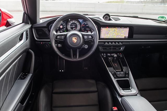 Wenn man schon das klassische Fünf-Uhren-Design im Cockpit beibehält, sollten auch alle Anzeigen ablesbar sein