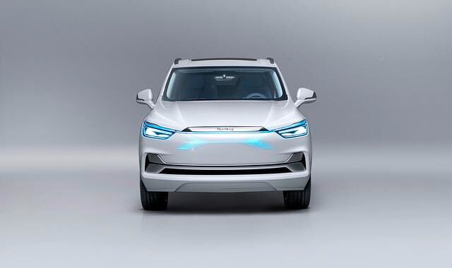 Eine Besonderheit des XiM21 sind seine "Shine through body panels", also Karosserieteil aus Kunststoff, die lichtdurchlässig sind