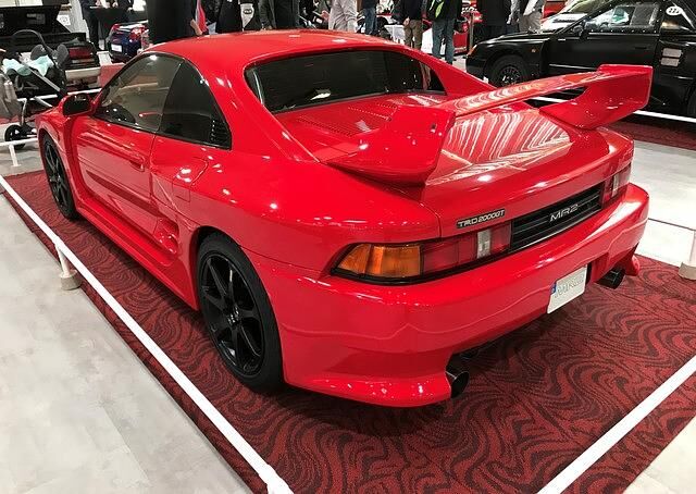 Zum bösen Biest für Nippons Straßen mutierten mit Wasabi gewürzte Spezialitäten von TRD, die unter dem Typencode TRD 2000GT nur an 35 finanzstarke japanische Kunden ausgeliefert wurden 