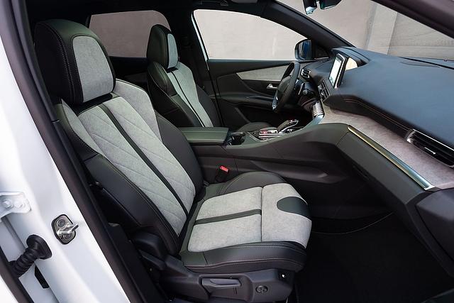 Auch der Peugeot 3008 Hybrid4 hat die guten AGR-Sitze