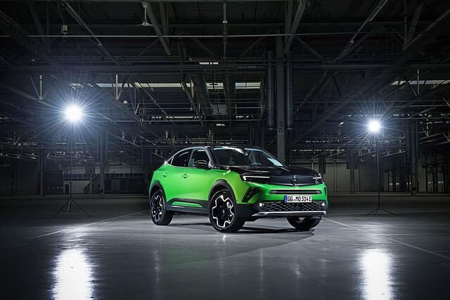 Besonders stolz ist man bei Opel darauf, bereits zum Marktstart die vollelektrische Variante des Mokka anbieten zu können