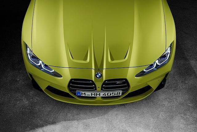 Die Konturen der Motorhaube sind sehr markant