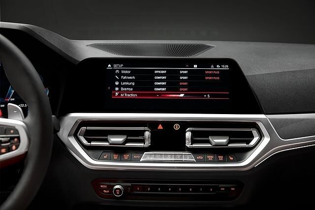 Die Konfiguration der Fahrprogramme erfolgt mithilfe des 10,25 Zoll Touchscreens