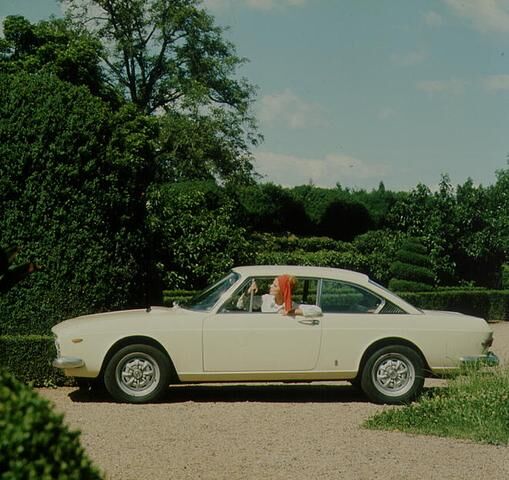 1961 präsentiert Lancia auf dem Turiner Salon ein elegant gezeichnetes 2+2-sitziges Flavia Coupé, das in den Studios von Pininfarina entworfen wurde