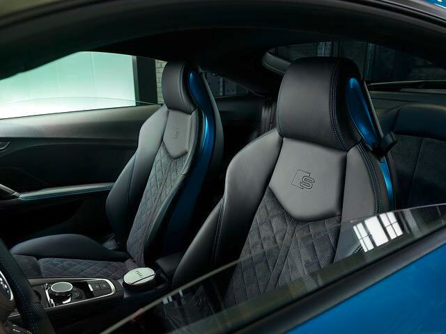 Auch im Innenraum bietet der Audi TT „S line competition plus“ sportliches Flair