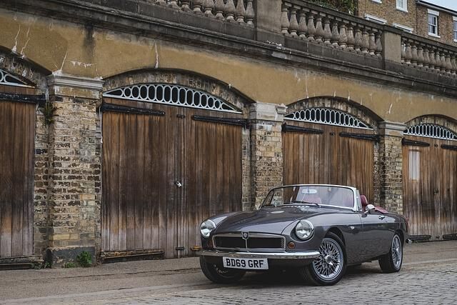 Rund 100.000 Euro kostet der rein elektrisch angetriebene Retro-Roadster von RBW