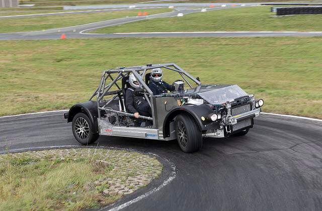 Auch in sehr schnell gefahrenen Kurven wankt das Rolling Chassis von Bosch kaum zur Seite