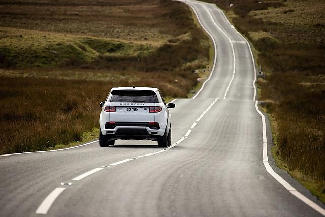 Der Land Rover Discovery Sport P300e kostet aktuell mindestens 55.446,05 Euro