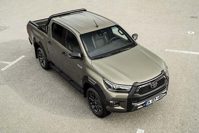 Der Toyota Hilux wiegt 2.335 Kilogramm