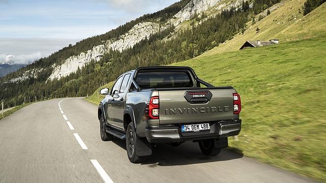 Der Toyota Hilux kostet in der \"Invincible\" Edition mindestens 42.670,00 Euro