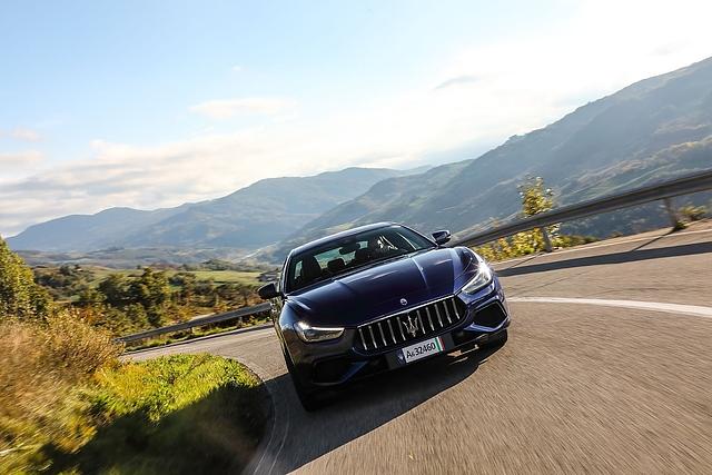 Der Maserati Ghibli Hybrid hat 243 kW / 330 PS
