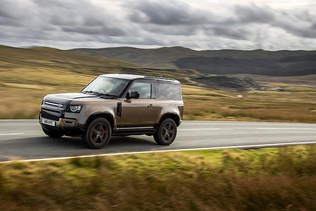 Der Wendekreis des Land Rover Defender 90 ist um 1,50 Meter kleiner als der des 110ers