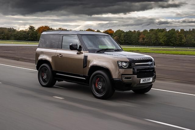 Der Land Rover Defender 90 ist das Einstiegsmodell der neu aufgelegten Kult-Baureihe