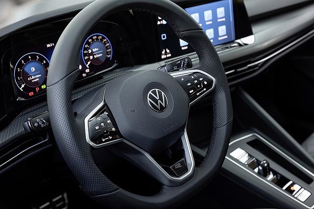 VW Golf 1.0 eTSI