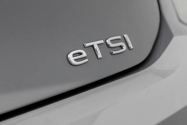 VW Golf 1.0 eTSI