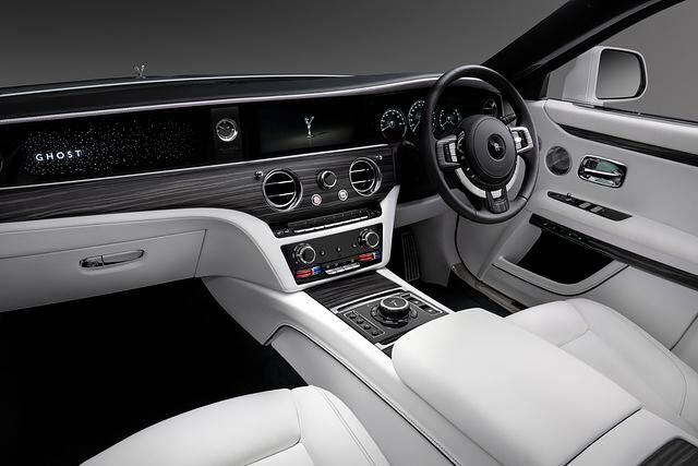 Eine Höhepunkt des neuen Rolls-Royce Ghost ist sein im Armaturenbrett eingearbeiteter Sternenhimmel