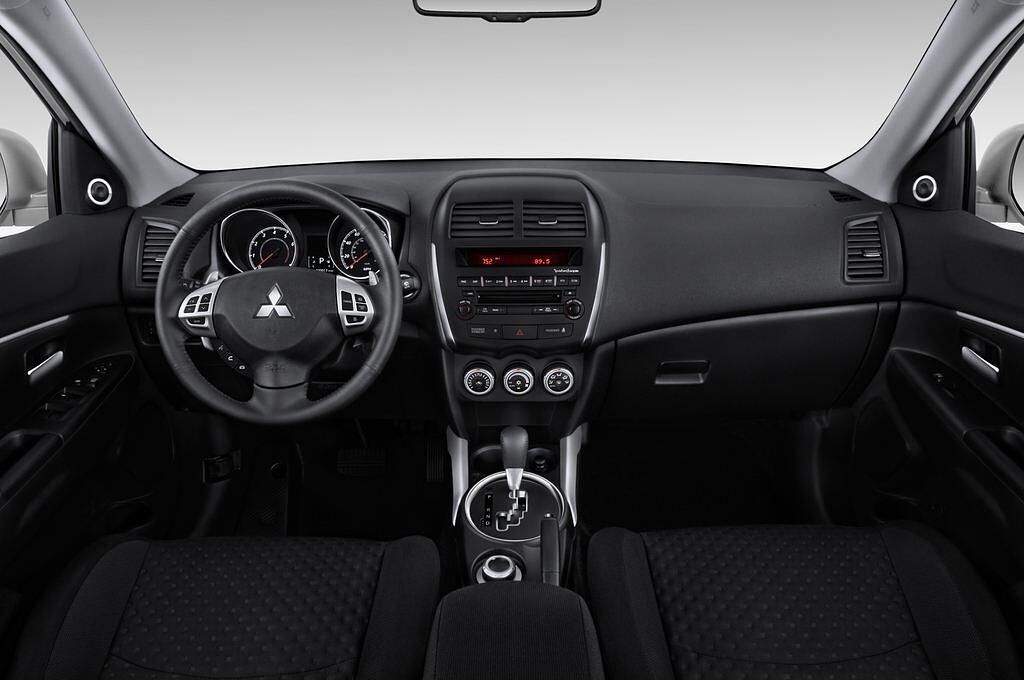 Mitsubishi ASX (Baujahr 2011) Invite 5 Türen Cockpit und Innenraum