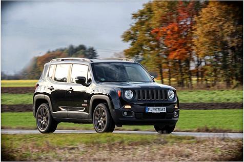 In der 75th Anniversary Edition kostet der Renegade mindestens 34.975 Euro. Dafür bekommt man ein ziemlich offroadtaugliches Mini-SUV mit viel Platz und ausbaufähigem Diesel. Ein 170-PS-Benziner ist aber ebenfalls erhältlich