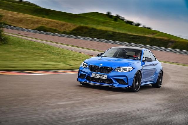 Der BMW M2 CS will vom Fahrer dirigiert werden