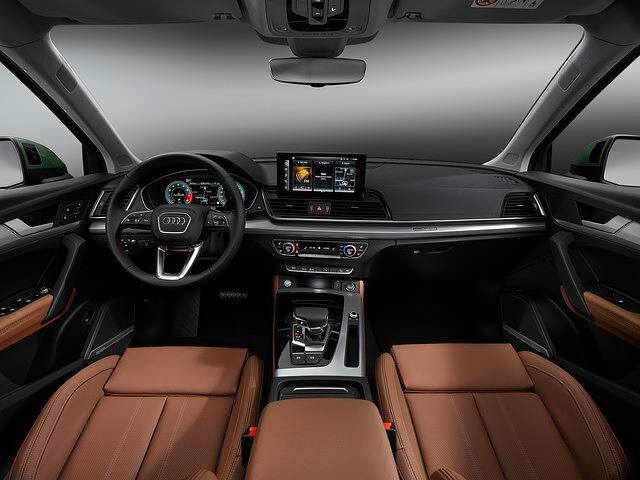 Im Cockpit gibt es ein neues Infotainment