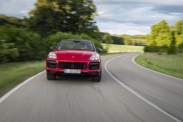 Die Höchstgeschwindigkeit des Porsche Cayenne GTS Coupé beträgt 270 km/h