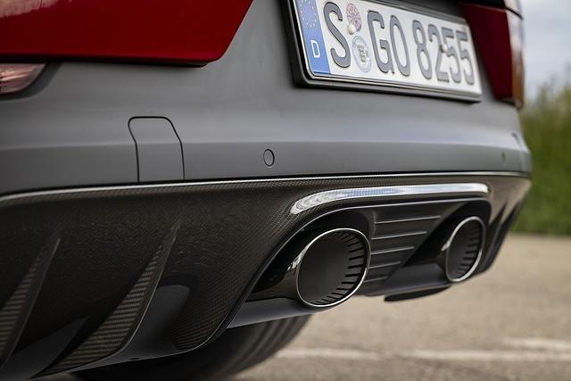Die mittig gelagerte Auspfuffanlage gibt es nur für das Porsche Cayenne GTS Coupé