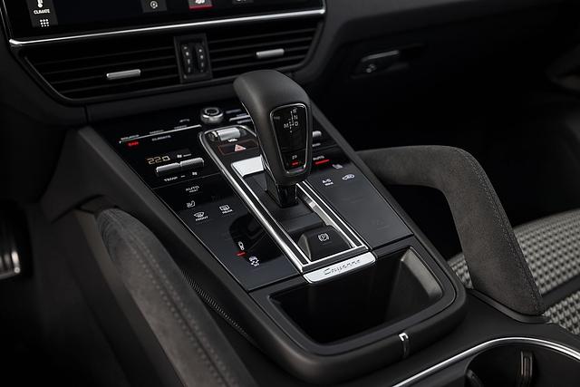 Die Achtgangautomatik erledigt ihren Job unauffällig