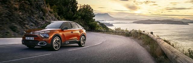 Der Citroën C4 kommt sowohl als Elektromobil als auch mit Verbrennungsmotoren