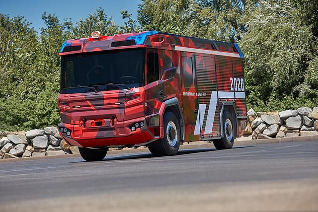 Elektrisches Feuerwehrauto   - Ohne Verbrennung zum Feuer  