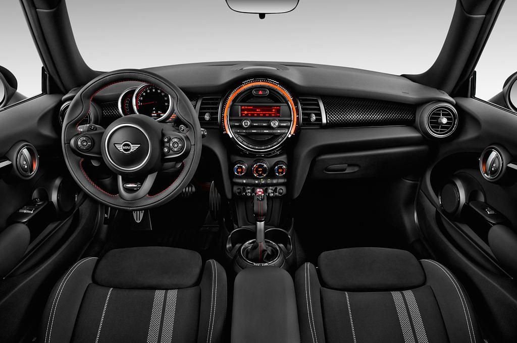 MINI MINI (Baujahr 2015) John Cooper Works 3 Türen Cockpit und Innenraum
