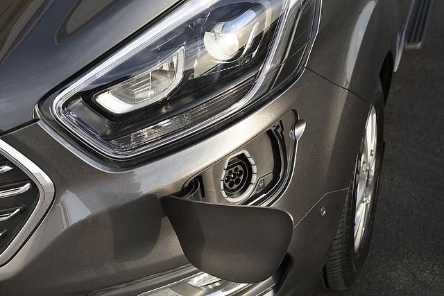 Fords VW Bulli Gegner hat ein LED-Tagfahrlicht