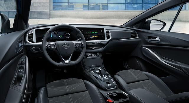 Im Cockpit zieht das neue Bediensystem ein
