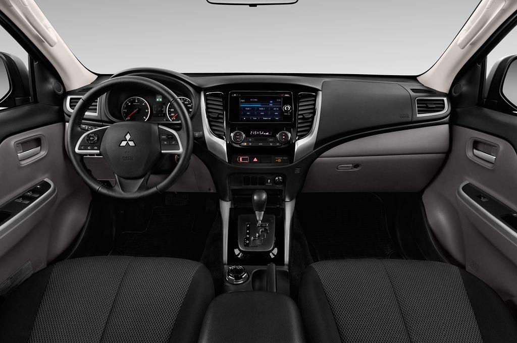 Mitsubishi L 200 (Baujahr 2016) Plus 4 Türen Cockpit und Innenraum