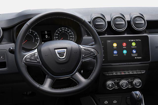 Neben einem Multimedia-System mit integrierter Navigation gibt es noch eine abgespeckte Variante mit 8-Zoll-Touchscreen, die Navi-Infos vom Smartphone anzeigen kann