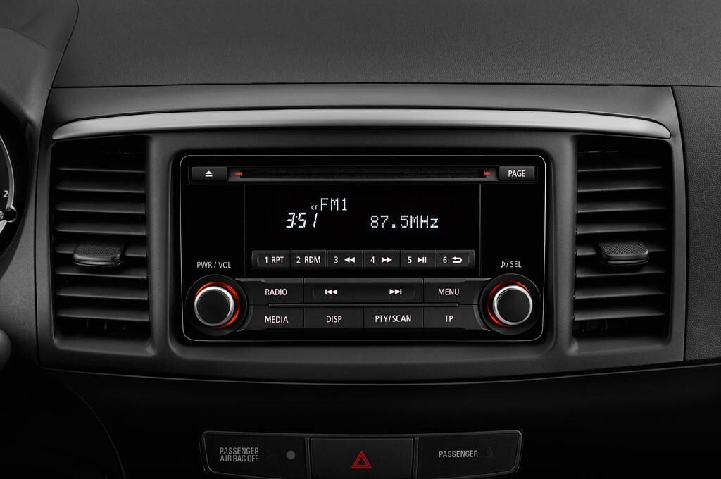 Mitsubishi Lancer (Baujahr 2016) Top 4 Türen Radio und Infotainmentsystem
