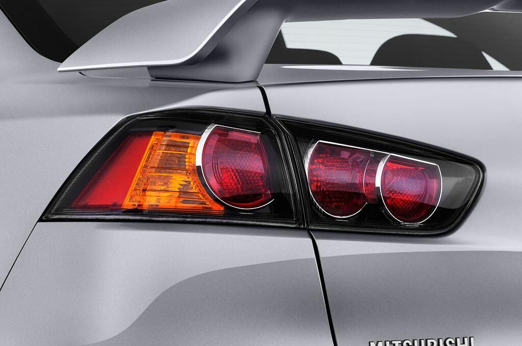 Mitsubishi Lancer (Baujahr 2016) Top 4 Türen Rücklicht