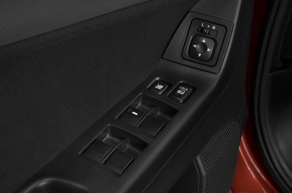 Mitsubishi Lancer (Baujahr 2010) Intense 5 Türen Bedienungselemente Tür
