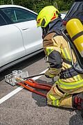 Löschsystem für E-Autos   - Per Dorn zum Brandherd  